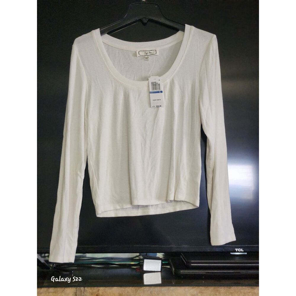 Women/junior Hippie rose white long sleeve top. junior size large, women SZ.MED